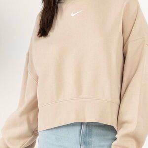 nike beige cropped sweatshirt